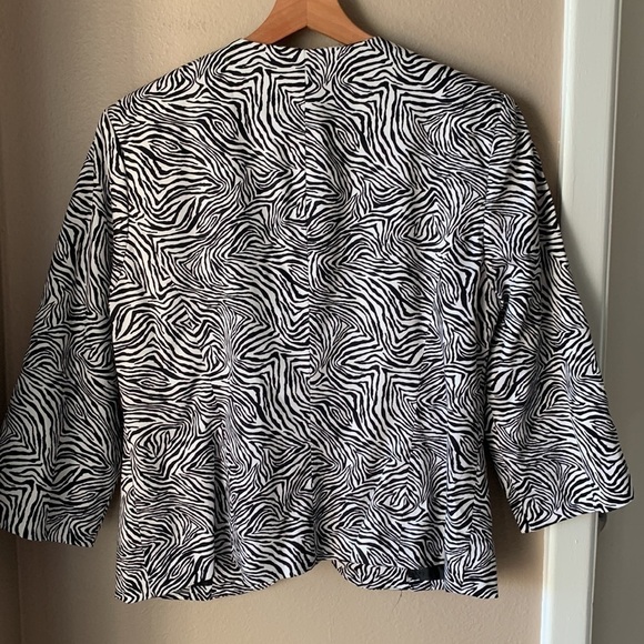 BRIGGS NEW YORK Animal Print 3/4 Sleeve Jacket - Picture 7 of 7